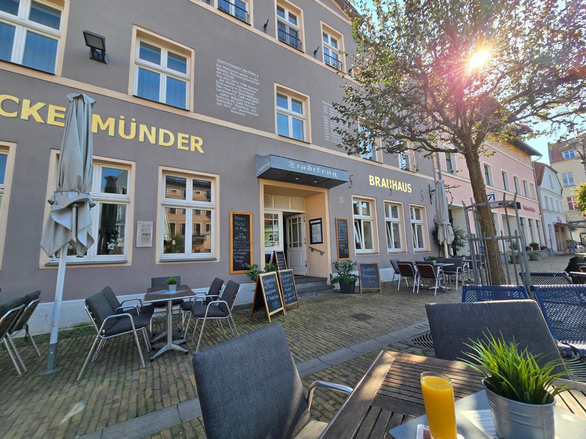 Hotel Am Markt & Brauhaus Stadtkrug Ueckermünde Exterior foto